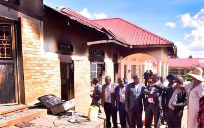 Kooti egobye emisango 48 egibadde givunaanibwa abayizi ba St.Benards Manya  - bamaze emyaka 7 nga battunka n'emisango gy'okwokya ekisulo ekyafiiramu abayizi 10