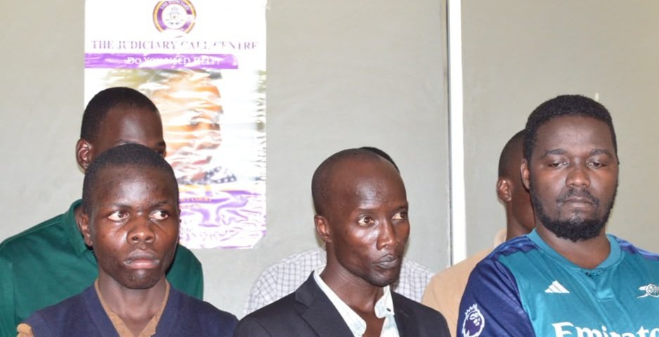 Abasomesa 5 n'omuyizi basindikiddwa ku alimanda e Luzira -bateeberezebwa okubbirira ebigezo bya PLE 2026