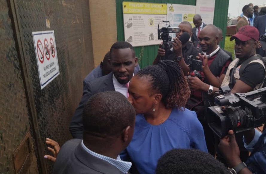 Ababaka ababadde bagenze okulambula ewazimbibwa eddwaliro lye Lubowa batambulidde bwereere  – ab’ebyokwerinda tebabakkiriza kuyingira