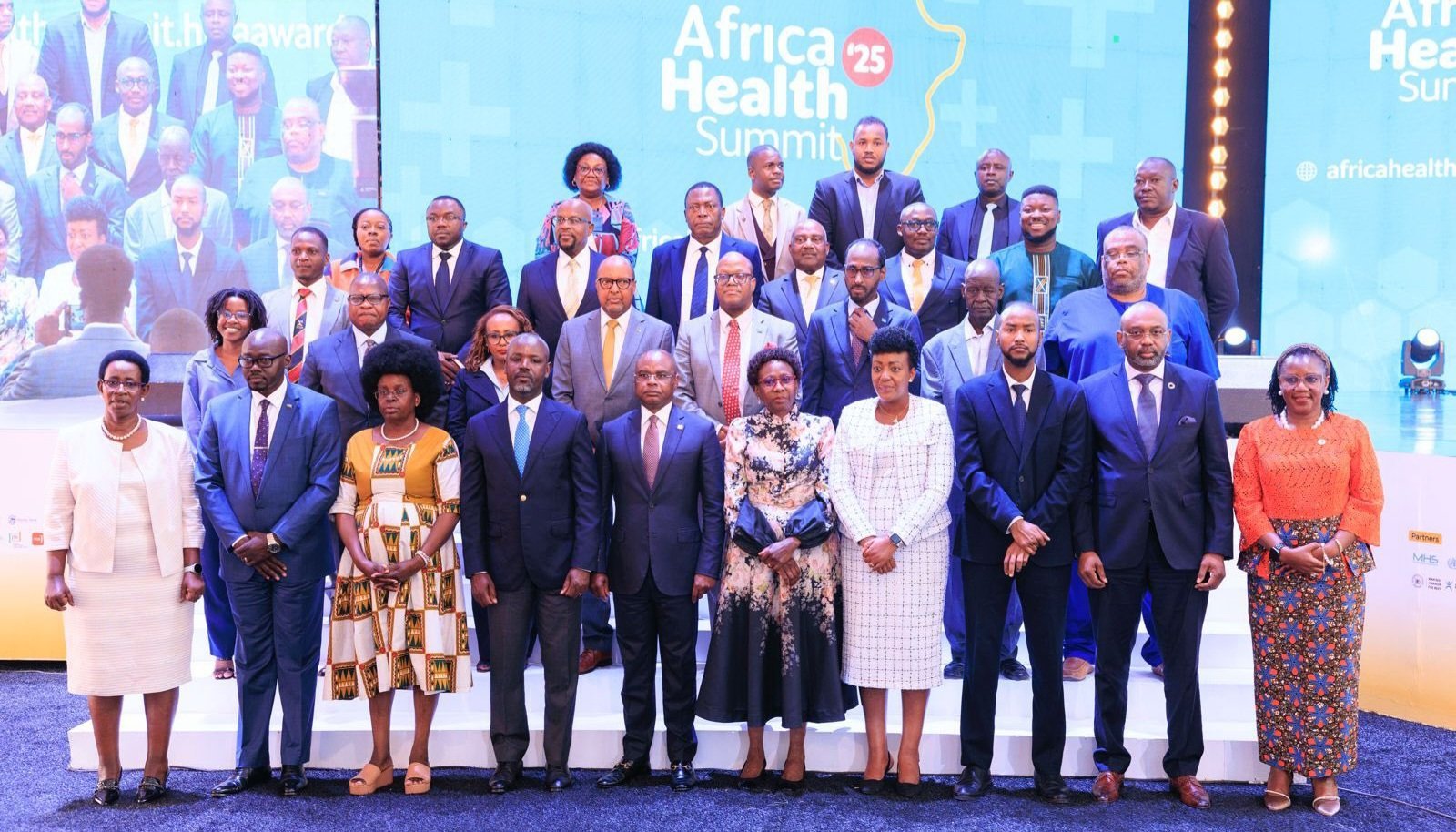 Abakulira eby’obulamu mu Africa bagala amawanga genoonyeze ensimbi eziyimirizaawo eby’obulamu eby’omutindo awatali kulindirira buyambi kuva mu bazungu