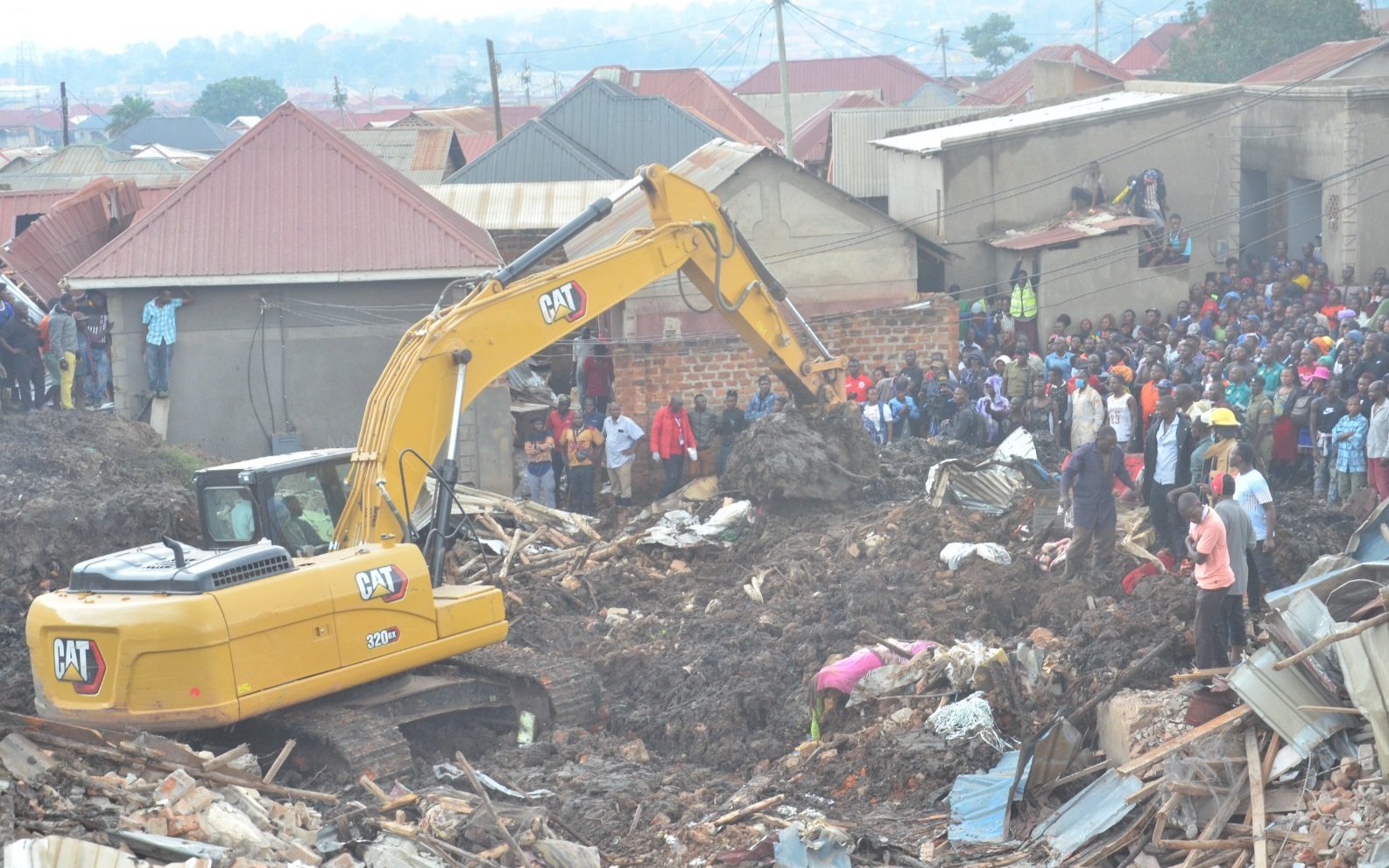 Abantu 12 bakakasiddwa nti bafiiridde mu kubumbulukuka kw’entuumu ya kasasiro w’e Kiteezi
