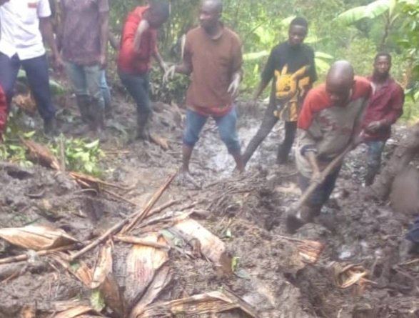 Abantu 7 bebaakazuulwa nga baafiiridde mu kubumbulukuka kw’ettaka mu district ye Kasese ne Bunyangabo
