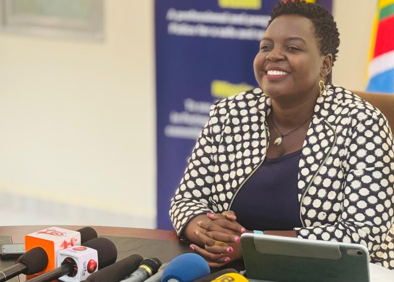 Abantu obukadde 3 n’ekitundu beebakazza obuggya endagamuntu zabwe