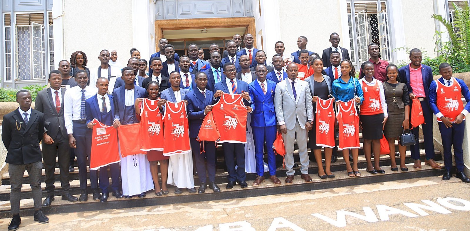 Abayizi ba Makerere University bakiise embuga – Katikkiro Mayiga abakubirizza okukozesa obuvubuka bwabwe n’obwegendereza