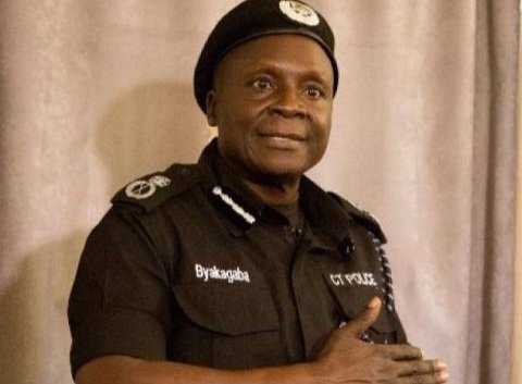 Abbas Byakagaba alondeddwa nga Ssaabaduumizi wa police omuggya – asikidde Martin Okoth Ochola