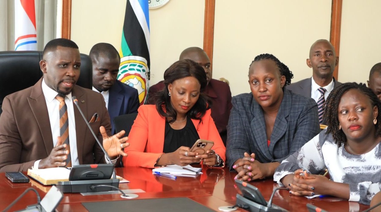 Ab’oludda oluvuganya balambise ensonga zebagenda okugoberera okulemesa okuyisa etteeka ly’amagye