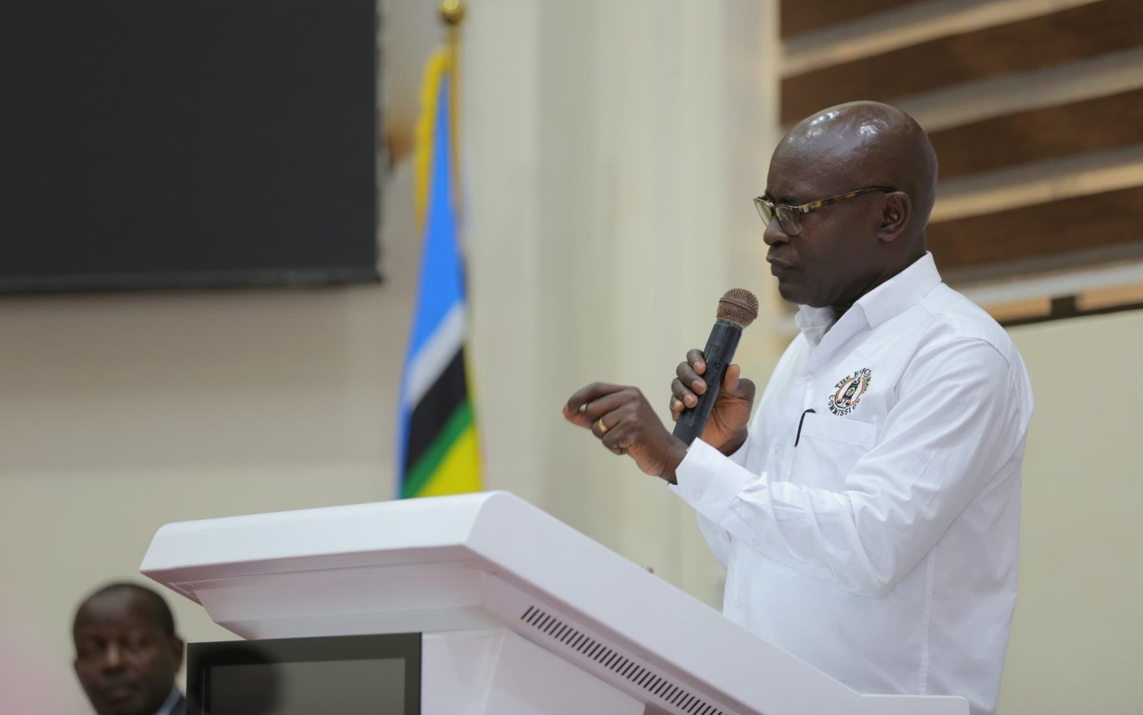 Akakiiko k’ebyokulonda kasisinkanye abakulira eby’okwerinda n’abesimbyewo ku lw’akalulu ak’emirembe mu Kawempe North – LOP Ssenyonyi ne bannamawulire bakubiddwa