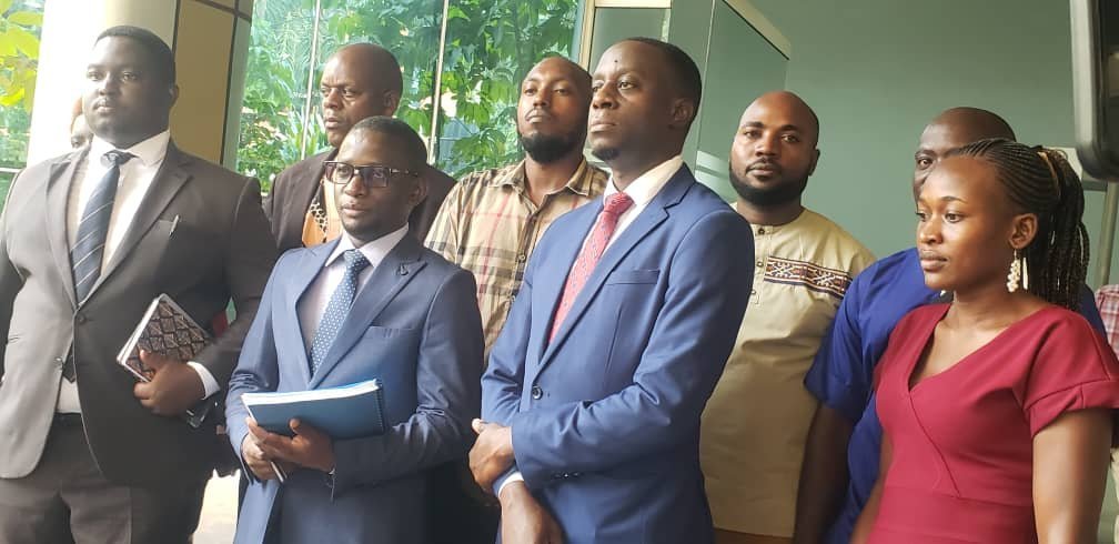 Bannamateeka n’abaakosebwa akakalu ka kooti baddukidde mu kooti etaputa ssemateeka – bagala kakyusibwe