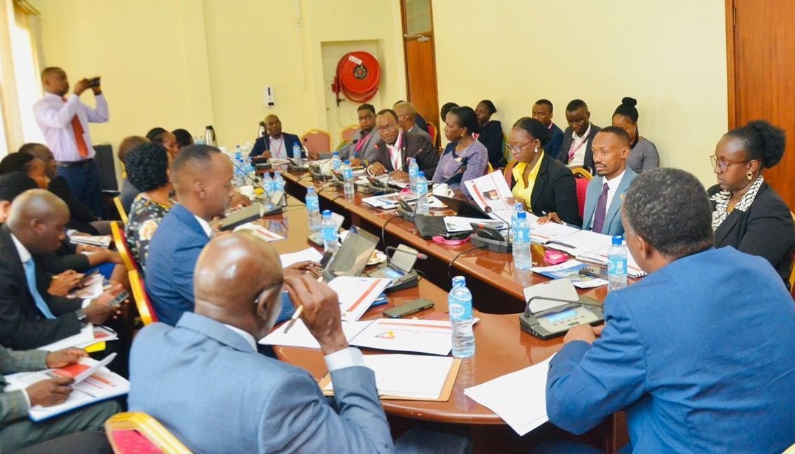 Bannekolera gyange baddukidde mu parliament ku nkola ya digital stamps ebanyigiriza – amakolero agasoba mu 30 galemereddwa