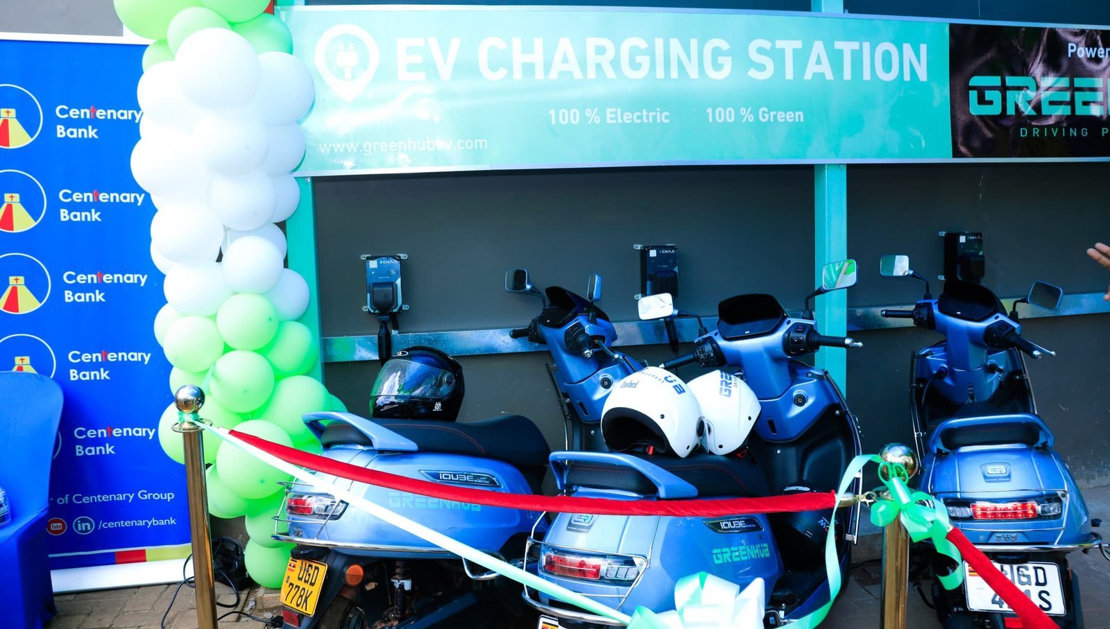 Centenary bank ne Total Energies bongedde amaanyi mu lutalo lw’okutaasa obutonde bw’ensi – batongozza ebifo ebikyajinga emmotoka