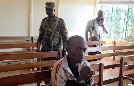 Christopher Okello Onyem avunaanibwa ogw’okutemula abaana 4 e Ggaba – asimbiddwa mu kooti e Makindye naggulwako emisango 4