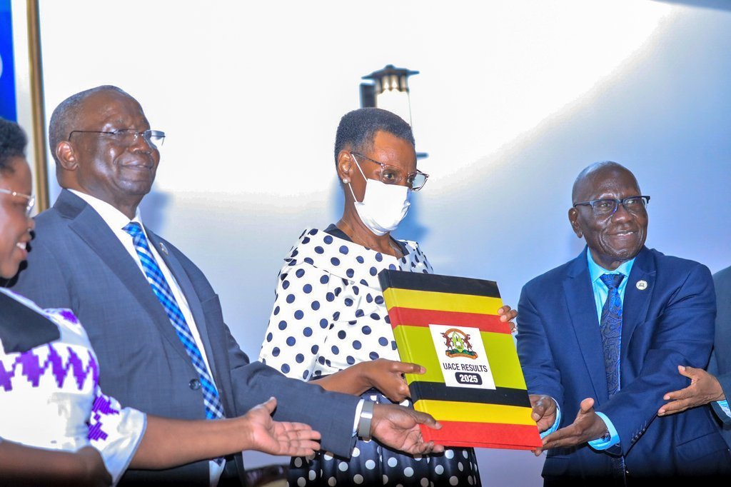 Ebigezo by’abayizi abatuula UACE 2026 bikomyewo – abayizi beyongedde okukola amasomo ga science n’okugayita