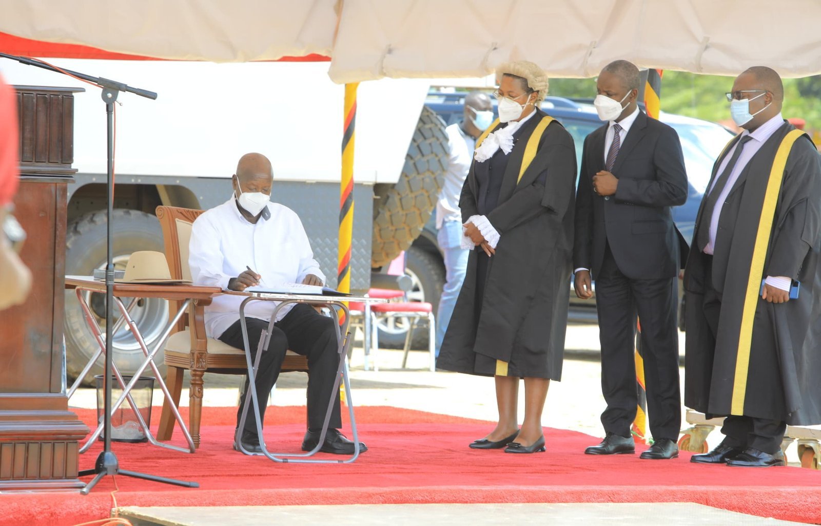 Ebisuubizo government byezze ewa abantu b’obukiika kkono bitabudde president Museveni – naye abasuubizza okutuuza olukiiko basalire wamu amagezi