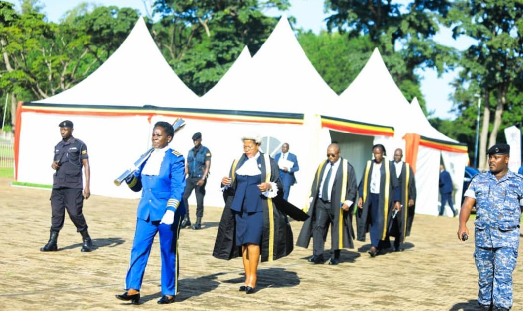 Ennoongosereza mu bukulembeze bwa parliament ya Uganda – ababaka bagala beronderenga akulira aludda oluvuganya government