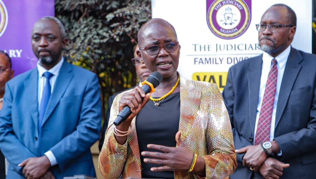 Essiga eddamuzi lyagala bannamateeka bakulemberemu kaweefube w’okugonjoola emisango gy’amaka nga bayita mu kutabagana – mu kifo ky’okujitwala mu kooti