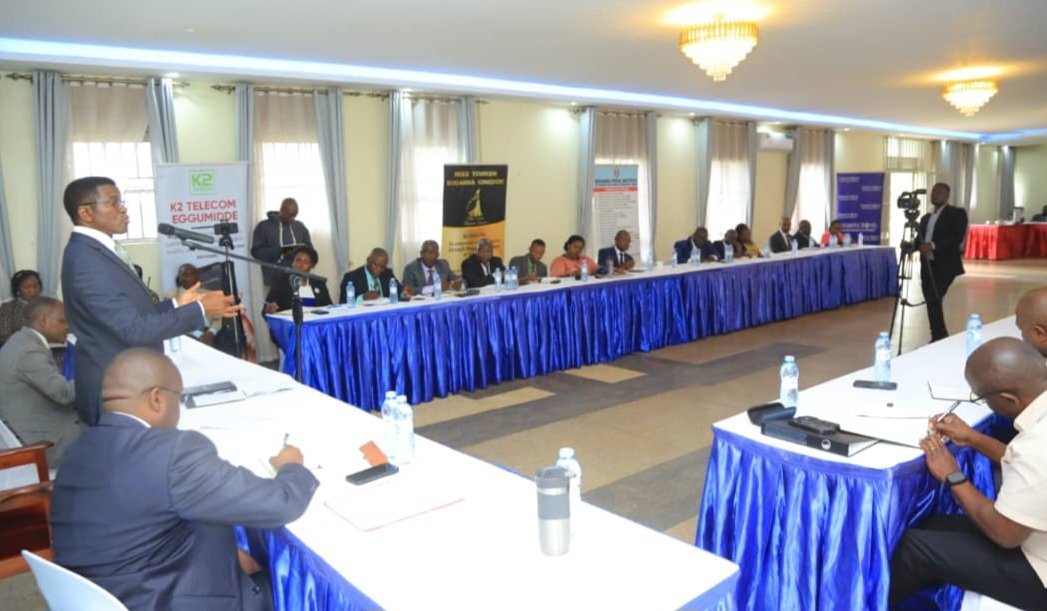 Katikkiro Mayiga asisinkanye ba ssenkulu b’ebitongole bya Buganda – abawadde ennambika erina okugobererwa mu nkola y’emirimu mu 2025