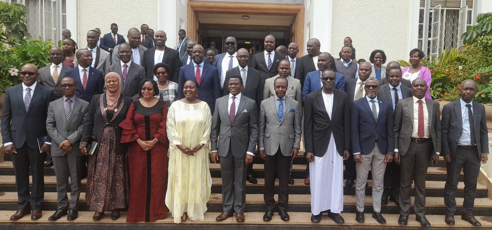 Katikkiro Mayiga awadde government amagezi okukola ebintu ebirabwako mu bitundu ewayiikulwa amafuta bannansi babiganyulwemu