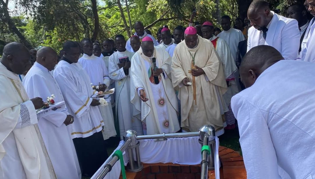Msgr.Experito Magembe aziikiddwa e Kisubi mu Wakiso