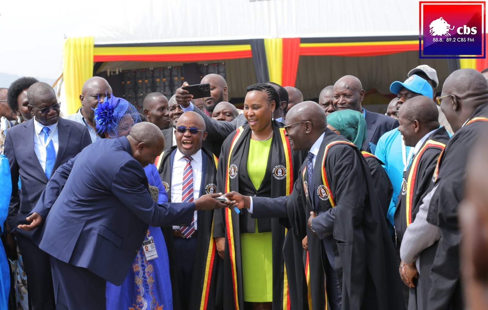 Nandala Mafaabi owa FDC asunsuddwa okuvuganya ku bwa president bwa Uganda mu kalulu ka 2026 – ebibiina by’obwegassi ebiggumidde gwe mulamwa gwa Uganda ekulaakulana