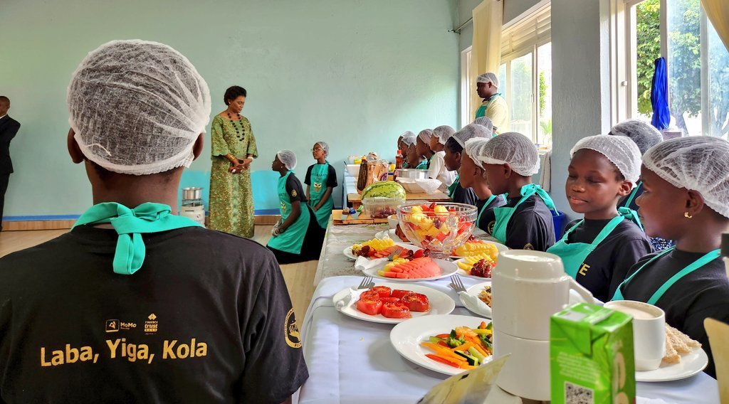 Nnaabagereka abaangudde abasaakaate – asabye abazadde benyigiremu mu kugunjula abaana