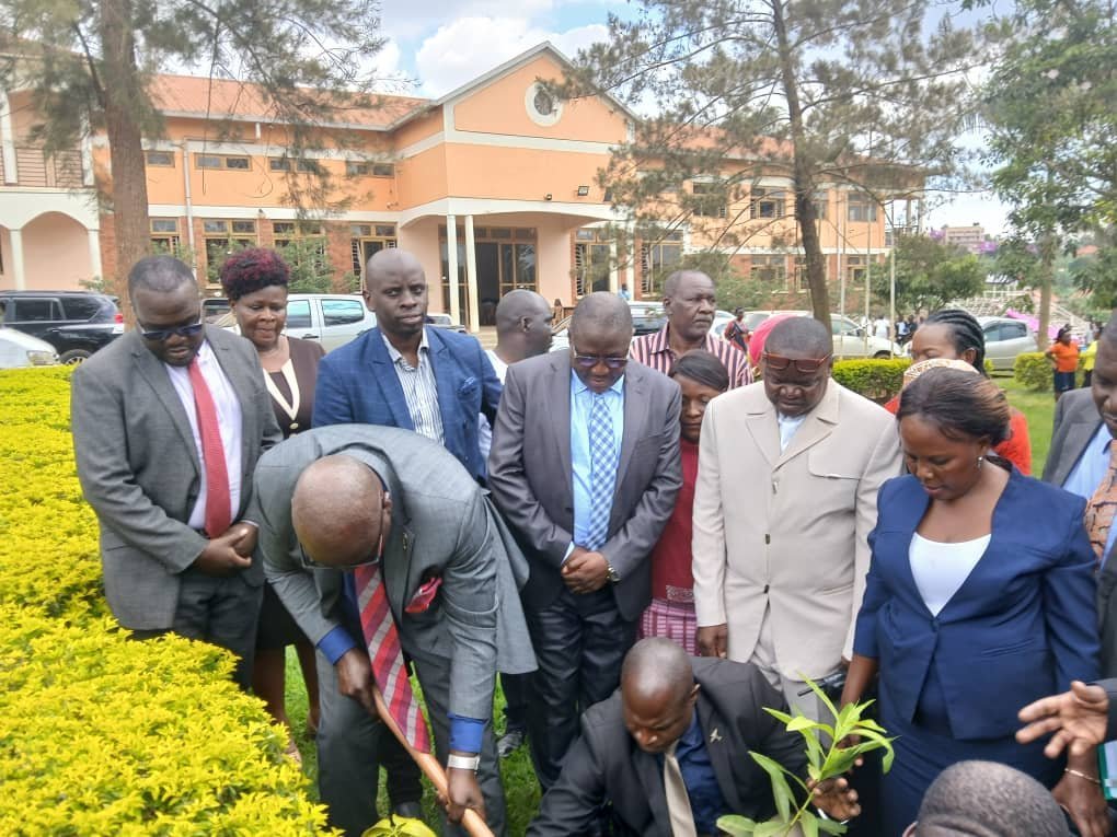 Obwakabaka bwa Buganda ssibwakupondooka kukubiriza bantu okwerimira emmwanyi – Owe- Nsibirwa