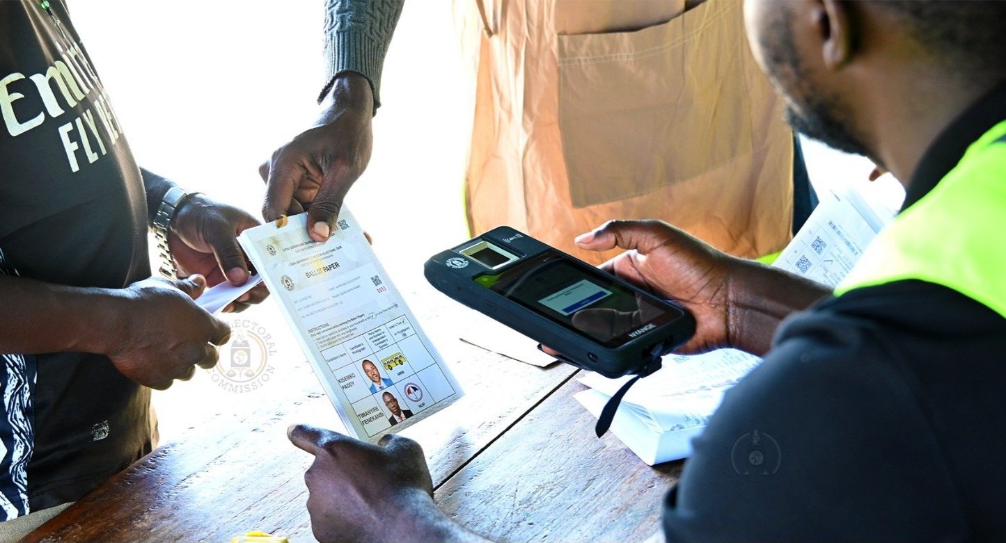 Okulonda ssentebe wa district ye Kikuube – obuuma bu biometric machines bwebukozeseddwa