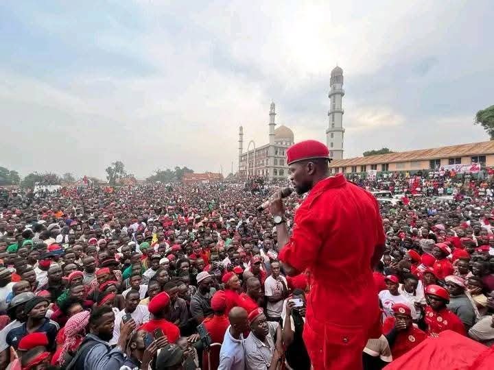 Okunoonya akalulu mu Kawempe North ku lunaku lw’abakyala kubadde kwa mirembe