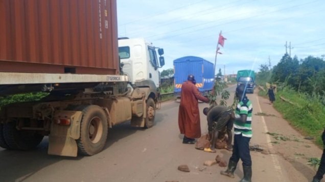 Oluguudo lw’e Mityana lubbomose mu mugga Mayanja mu kitundu kye Buyala – ebyentambula byakasoobo
