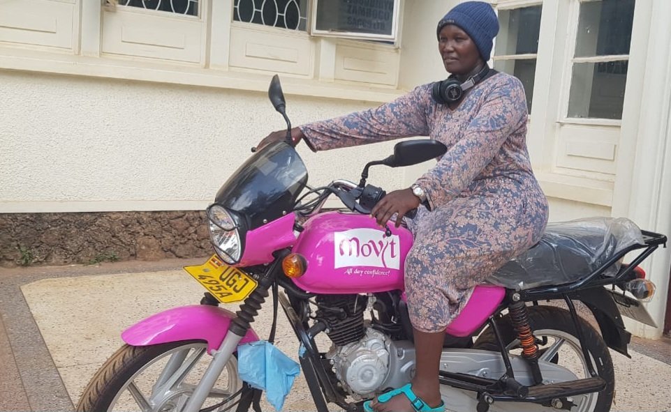 Omukyala Jane Mukisa akwasiddwa pikipiki gyeyewangulidde mu Nkuuka Masavu 2024