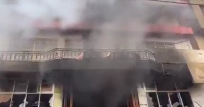 Omuliro gukutte negusanyaawo ebintu ku kizimbe kya Sunrise hotel okuliraana paaka ya Namayuba mu Kampala – waliwo afiiriddemu