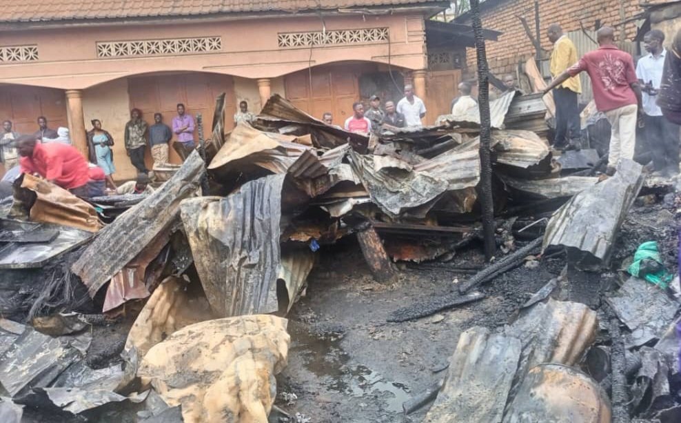Omuliro gusanyizaawo emmaali y’abasuubuzi e Katwe