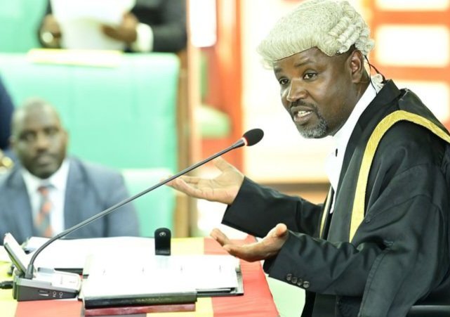 Omumyuka wa Sipiika Tayebwa anenyezza government olw’okutuulira alipoota ezikolebwa parliament – ekigireetedde okugivumaganya