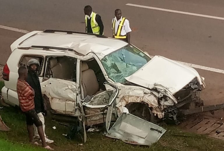 Omusuubuzi w’e Masaka afiiridde mu kabenje akagudde ku Entebbe Express – afudde n’abaana be babiri