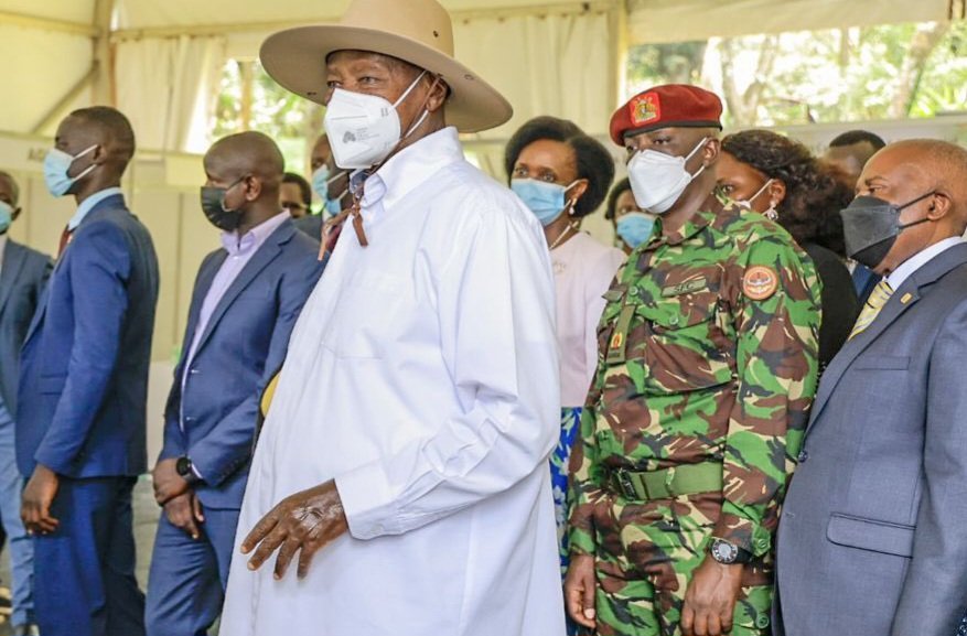 President Museveni asuubizza nti eggaali y’omukka yegenda okumalawo akalippagano k’ebidduka  – asisinkanye ba CEO b’ebitongole ku nteekateeka y’okukulaakulanya obukiika kkono bwa Uganda