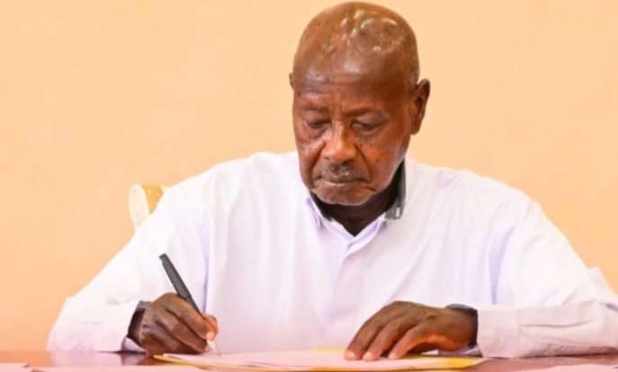 President Museveni atadde omukono ku mateeka 3 – gakuluηamya emiwendo gy’ebizimbe n’ettaka
