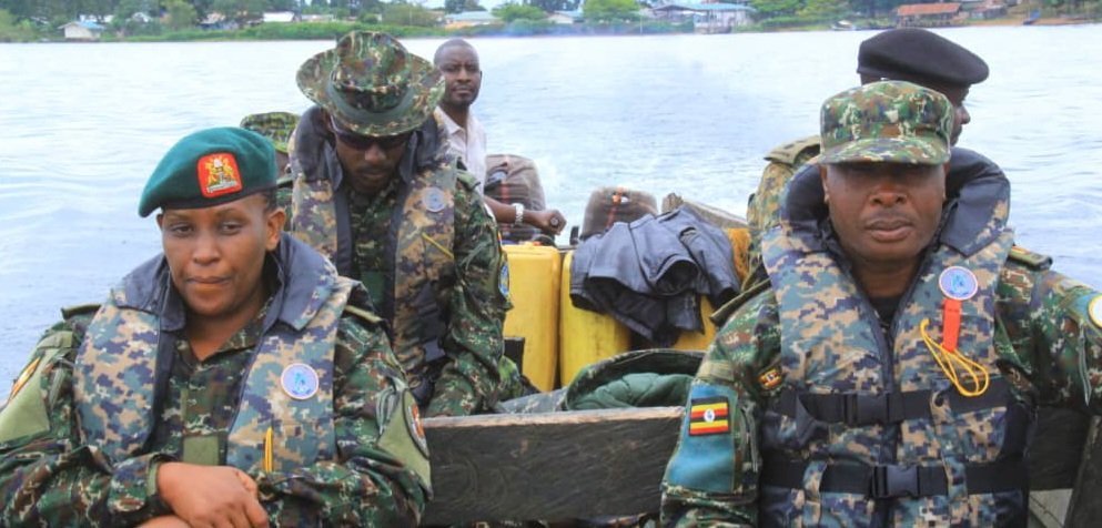 President Museveni ayimirizza ekibinja ky’amagye ekibadde kirwanyisa envuba embi ku nnyanja – alagidde watondebwewo obukiiko obuggya obutuulako abavubi ku myalo egyenjawulo