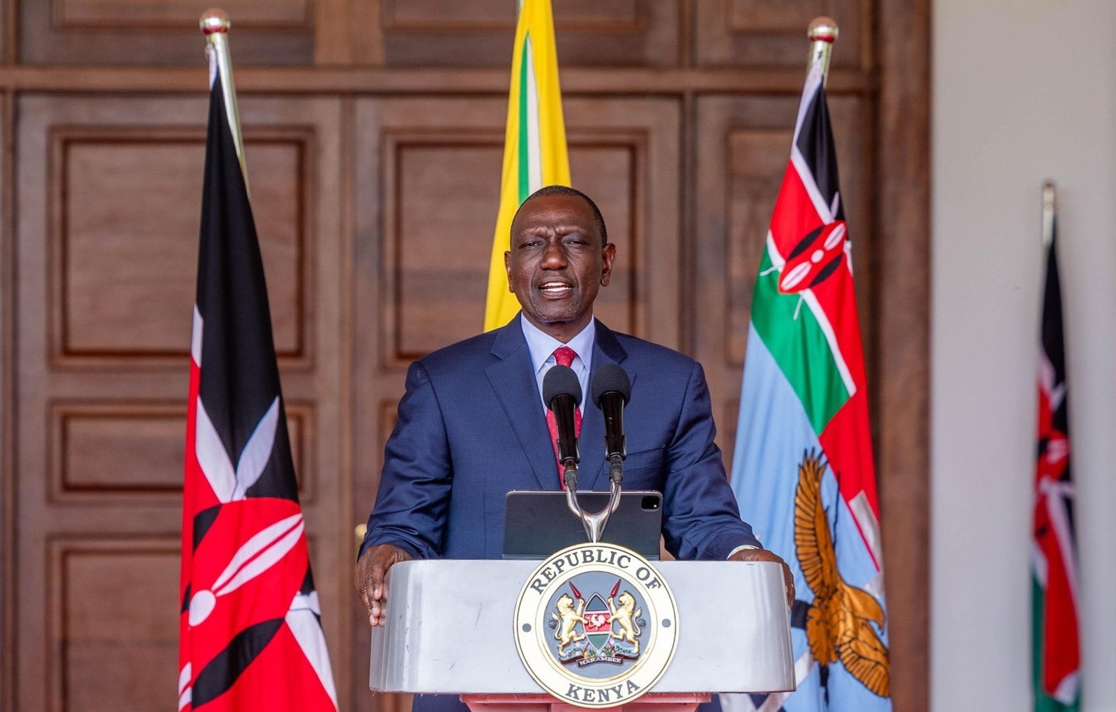 President wa Kenya William Ruto agobye ba minister be bonna ne Ssaabawolereza wa government