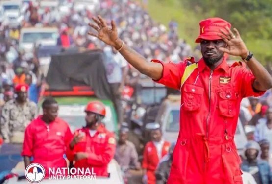 President wa NUP Kyagulanyi Ssentamu police emugaanye okutuuka e Kamuli – abawagizi ebakubyemu omukka ogubalagala