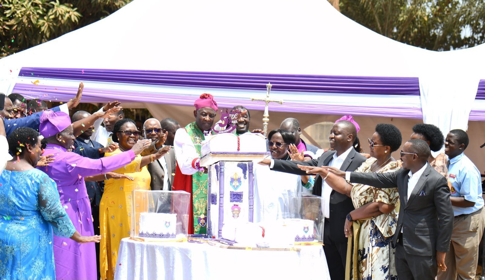 Ssaabalabirizi Dr.Kazimba Mugalu ajaguzza emyaka 5 mu ntebe  – n’okuggulawo ekizimbe ekipya ki Archbishop Nkoyooyo Guest House
