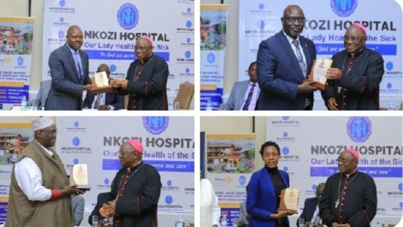Ssaabasumba Paul Ssemogerere asiimye abavujjirizi b’enteekateeka y’okuzimba ekifo awagudde ku bubenje mu Nkozi Hospital – aba CBS baweereddwa amayinja ag’omuwendo okubasiima