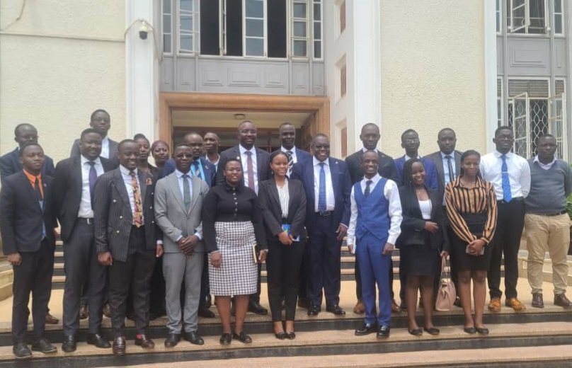 Ssaabawolereza wa Buganda alabudde bannamateeka aba Uganda Young Lawyers Network – mwewale omulugube gw’ensimbi