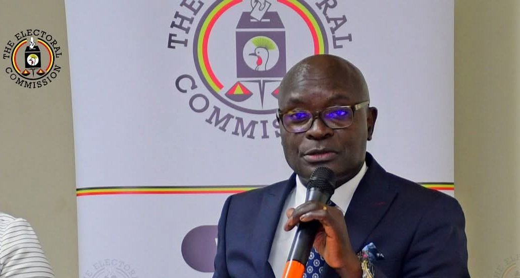 Ssentebe w’akakiiko k’ebyokulonda alabudde abalonzi olumala okusuula akalulu bave mu bifo ewalonderwa – okwewala okukwatibwa abakuuma ddembe