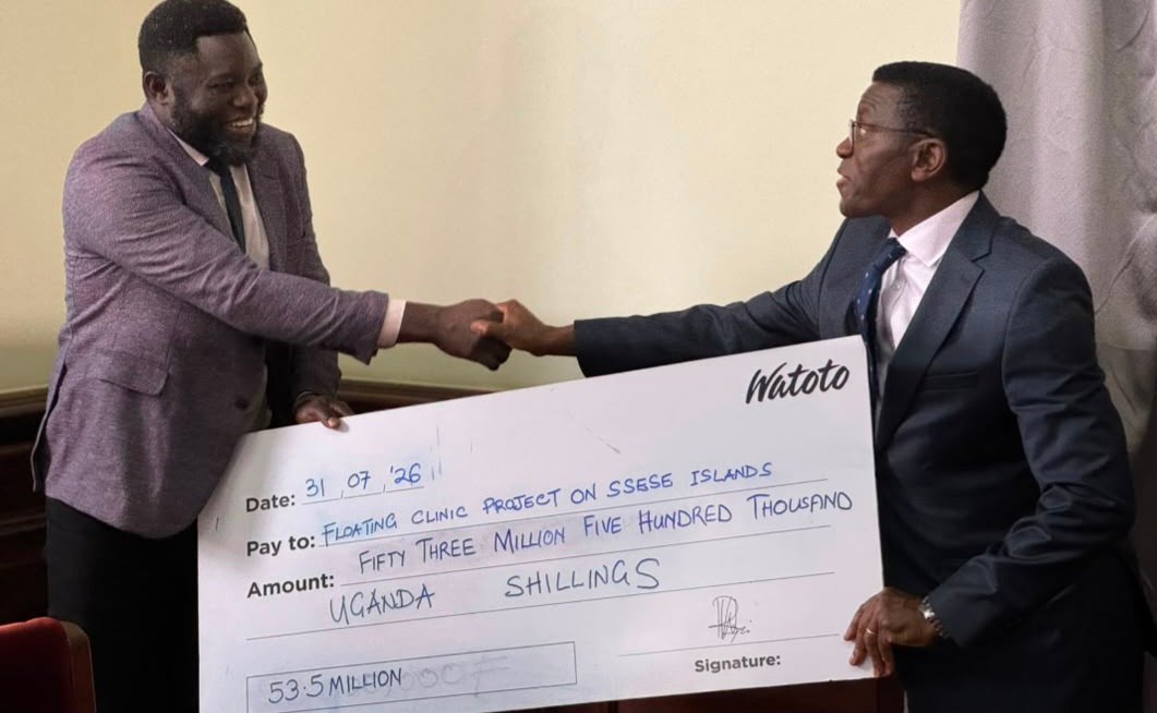 Watoto Church ne Rotary club ya Kampala Ssese Island bawaddeyo obukadde bwa shs 131 kukugula eddwaliro eriseeyeyeza ku mazzi – ab’Oluwalo nabo bakiise n’obukadde 60